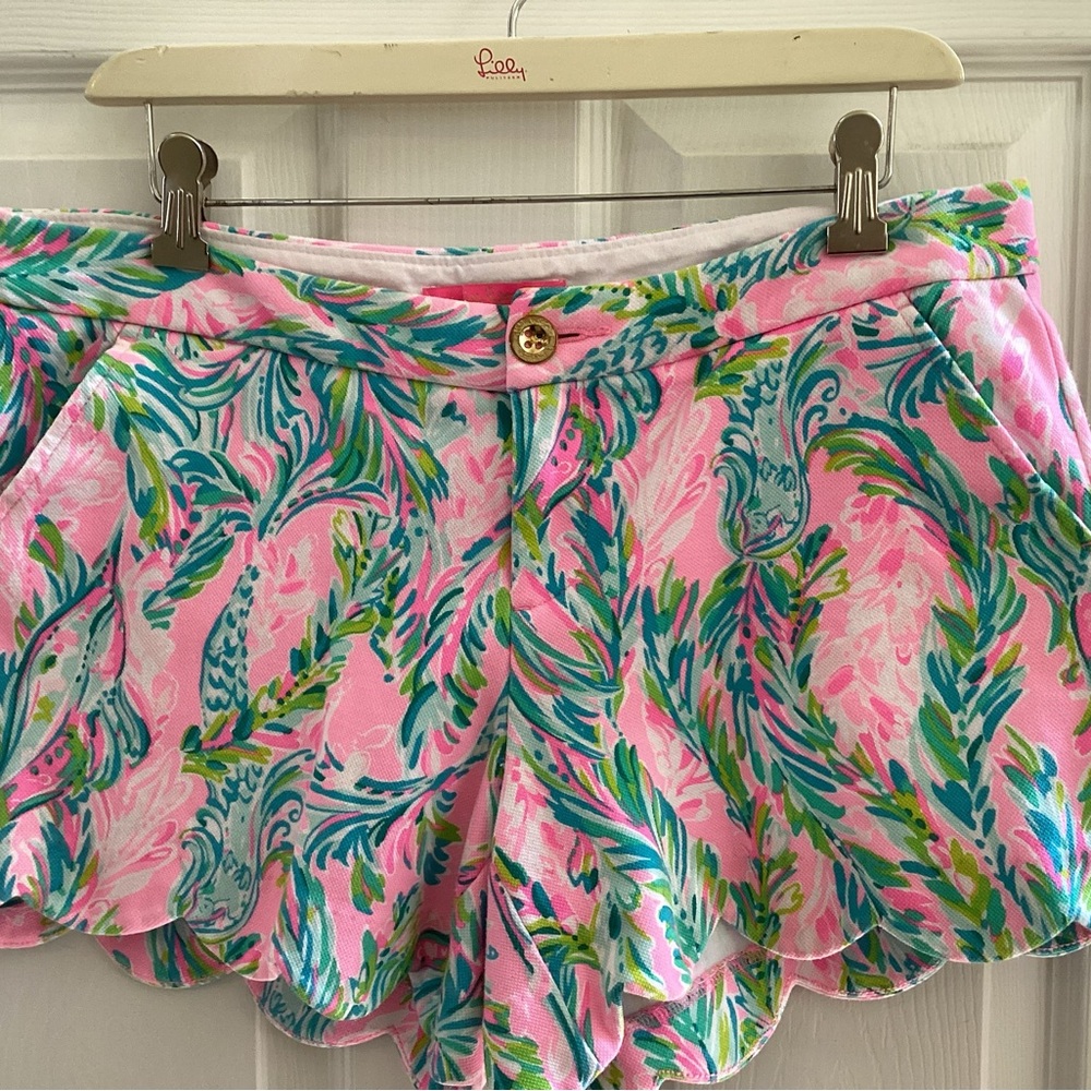 Lilly Pulitzer Pink Floral Scallop Hem Shorts Adorable - Picture 2 of 6